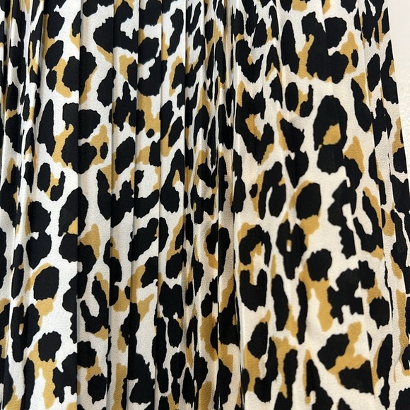 J. Crew Leopard Print pleated A-Line Skirt size 4. - Picture 4 of 8